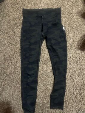 Excellent Vuori Camo Daily Leggings Women Size Small